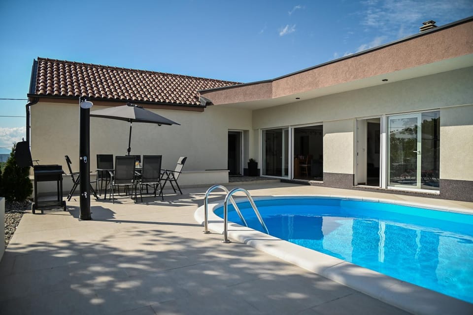 Property building, Patio, Spring, Summer, Balcony/Terrace, Swimming pool