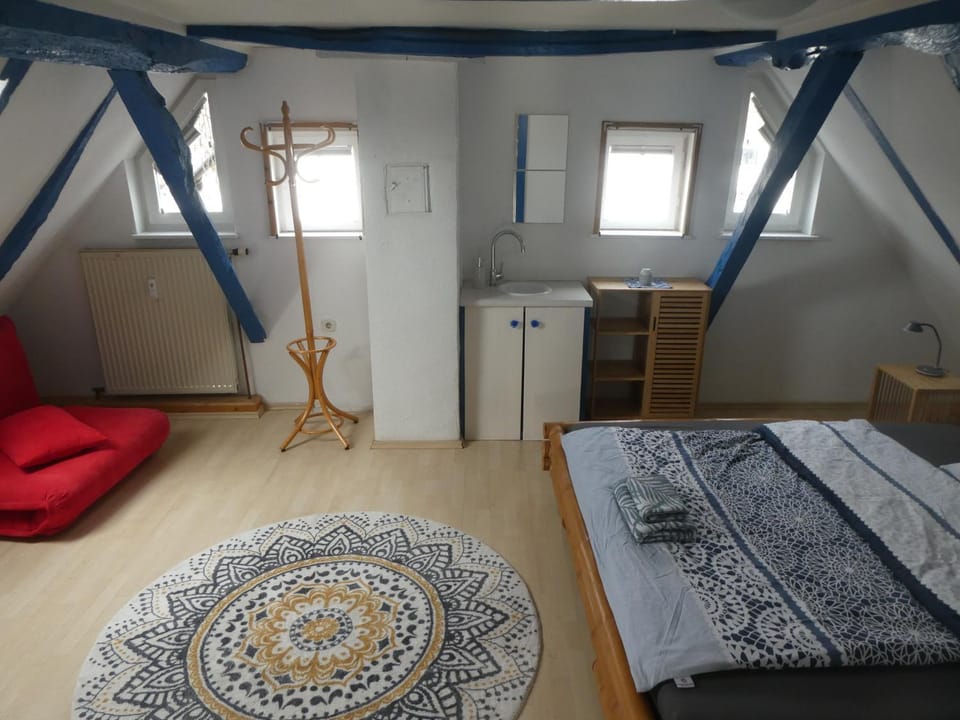 Bed, Photo of the whole room, Seating area, Bedroom