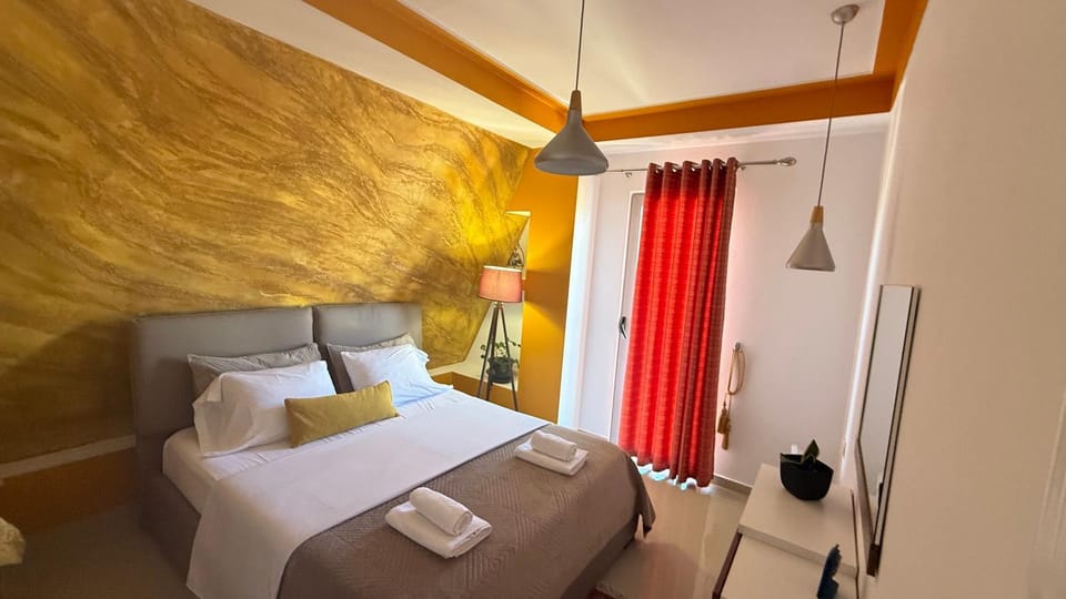 Bed, Photo of the whole room, Bedroom, towels