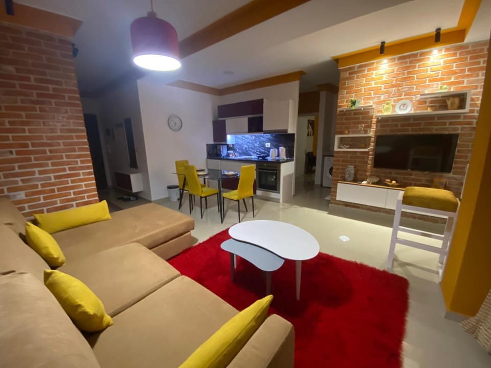 TV and multimedia, Kitchen or kitchenette, Living room, Seating area, Dining area