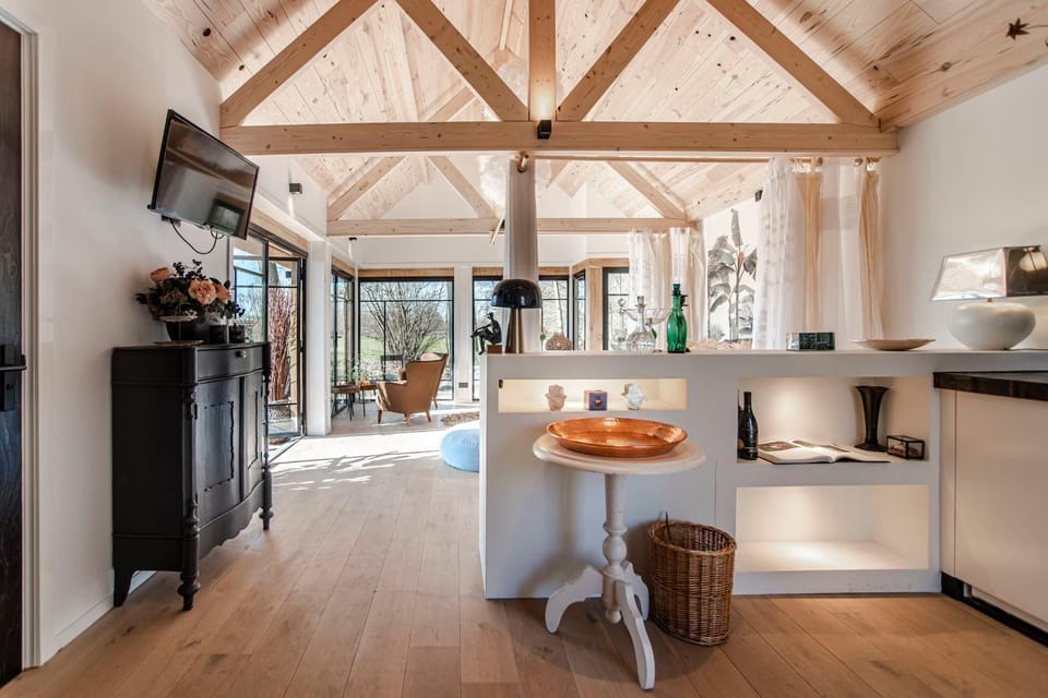 TV and multimedia, Kitchen or kitchenette