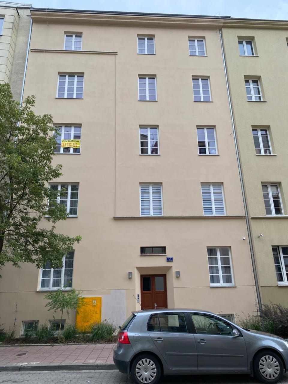 Facade/entrance