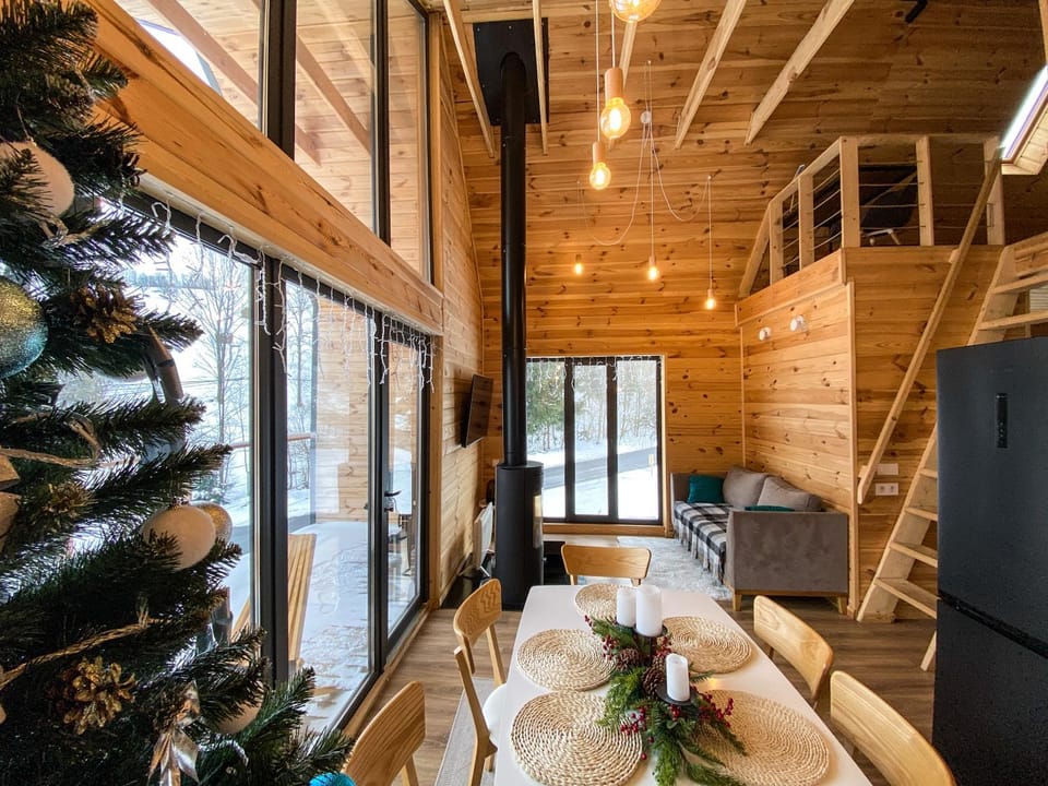 Spring, Winter, Summer, BBQ facilities, TV and multimedia, Balcony/Terrace, Living room, Seating area, Dining area, Autumn, Mountain view, Seasons, flat iron, internet, kitchen, air conditioner