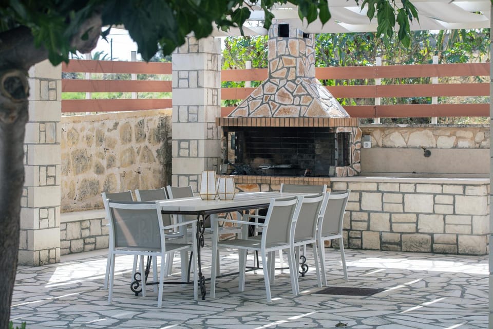 BBQ facilities, Dining area