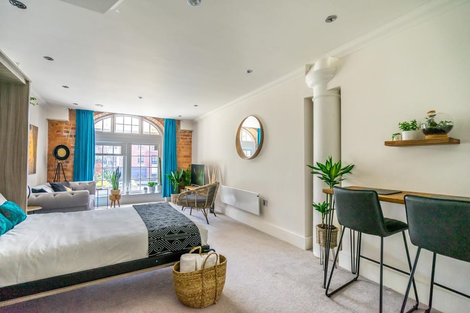 Bed, Living room, Photo of the whole room, Seating area, Dining area, Bedroom