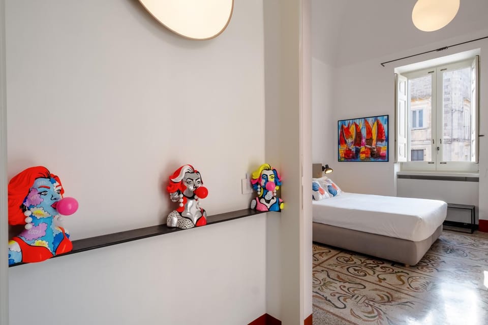 Bed, Photo of the whole room, Decorative detail, Bedroom