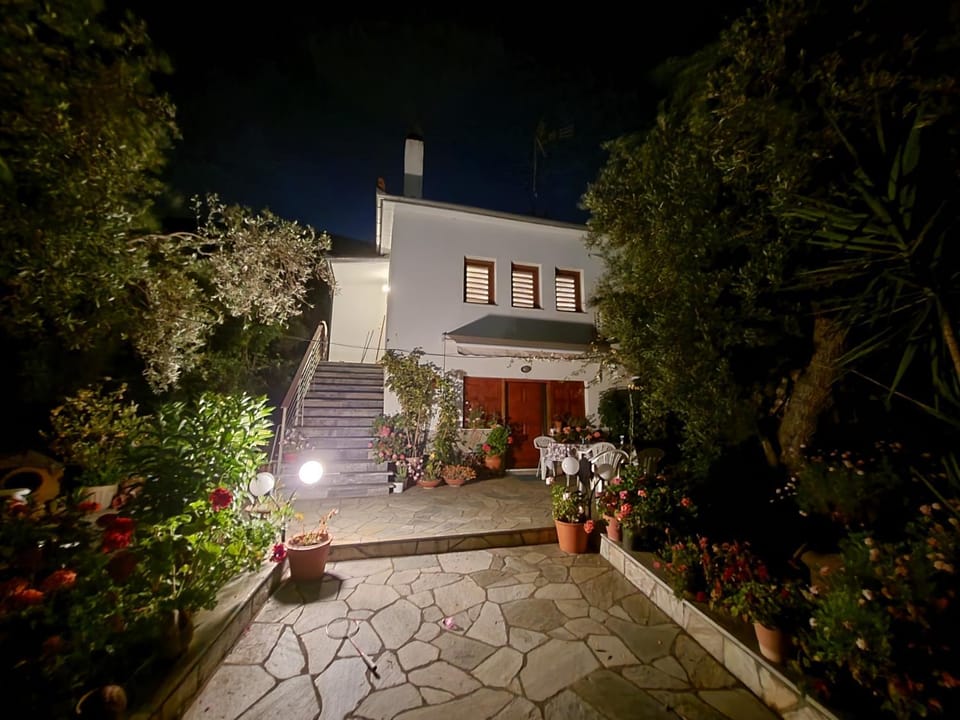 Property building, Facade/entrance, Night