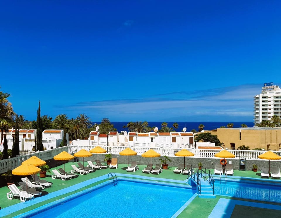 Pool view, Sea view, Swimming pool, sunbed