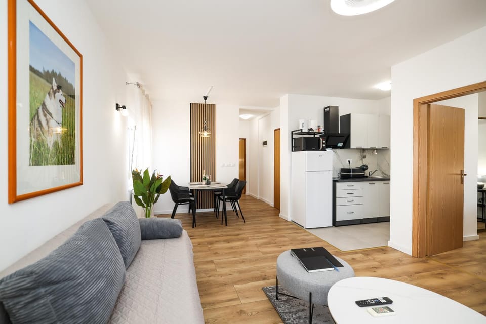 Kitchen or kitchenette, Living room, Seating area, Dining area