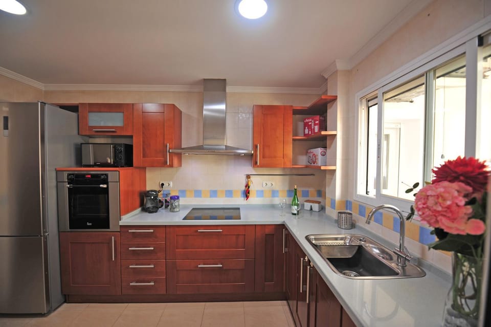 Kitchen or kitchenette, Dining area, Sea view