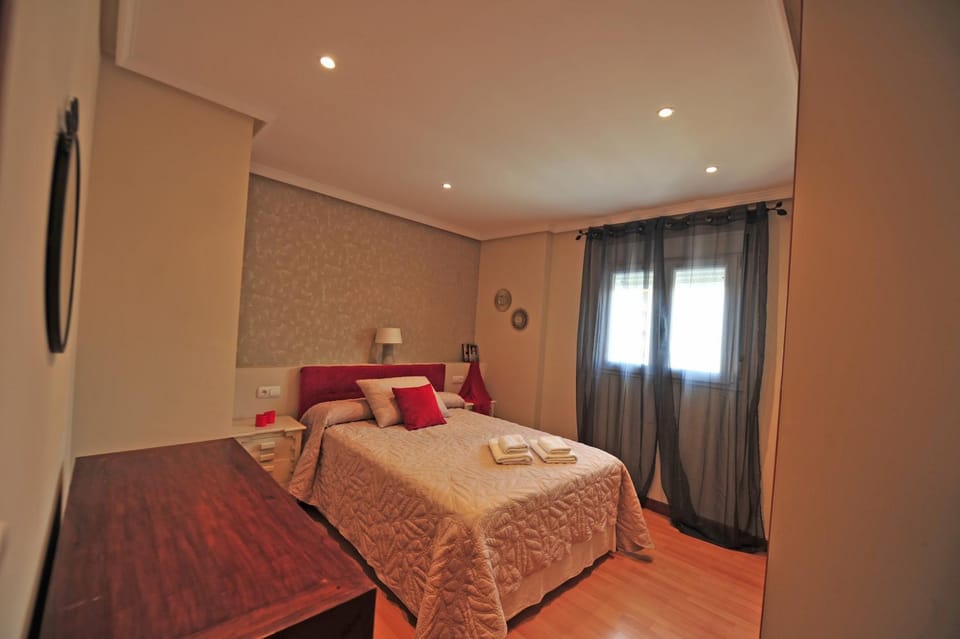 Bedroom, Quiet street view