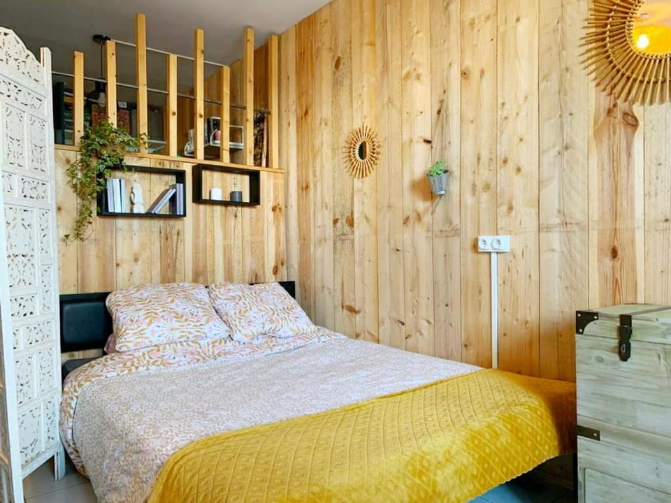 Bed, Photo of the whole room
