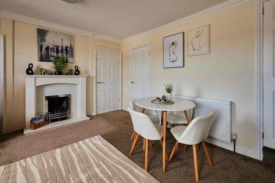 Living room, Decorative detail, Dining area, fireplace
