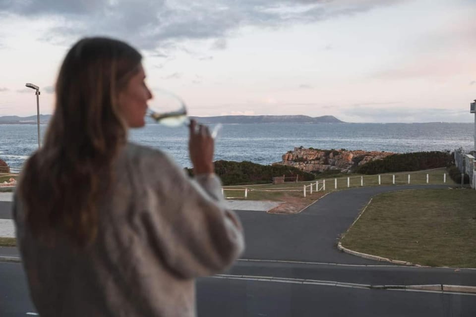 17 Marine - 2 Bedroom - Sea View - Apt 101a Apartment in Hermanus