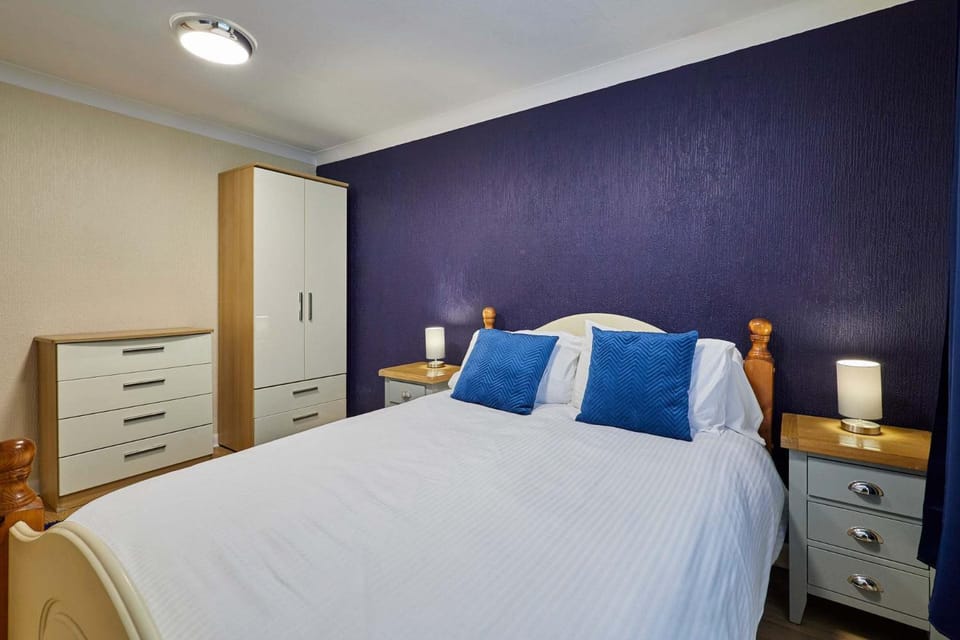 Bed, Bedroom, wardrobe