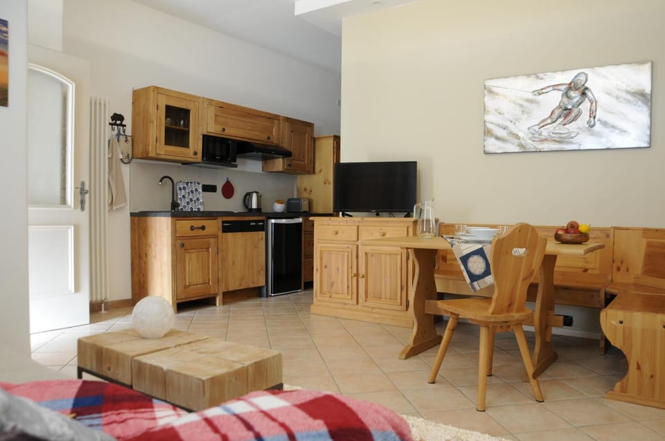 Kitchen or kitchenette, Living room