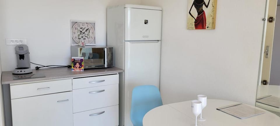 Coffee/tea facilities, Kitchen or kitchenette