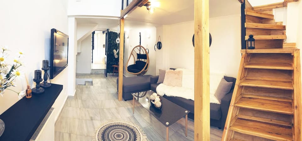 TV and multimedia, View (from property/room), Living room, Decorative detail