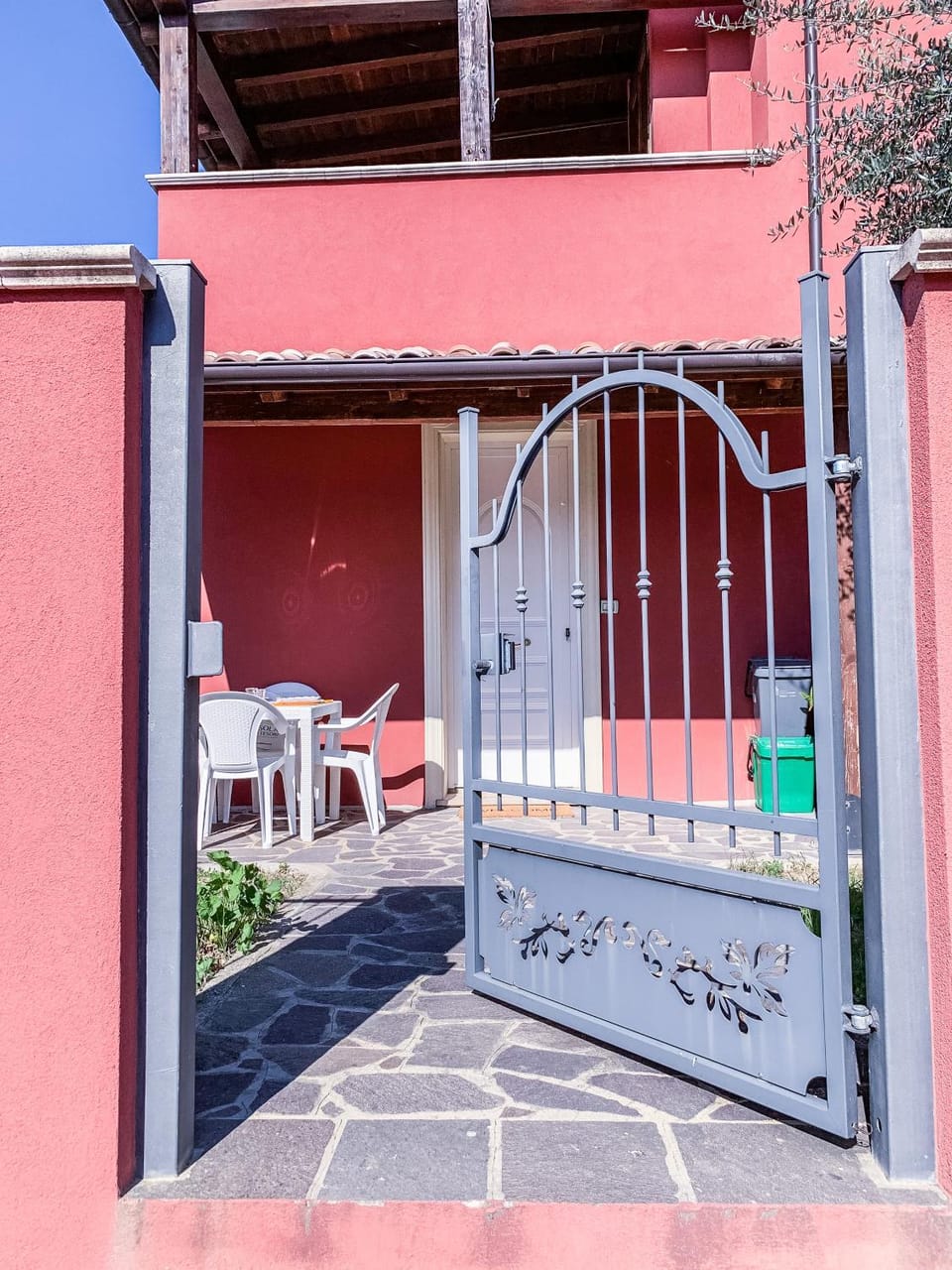 Facade/entrance