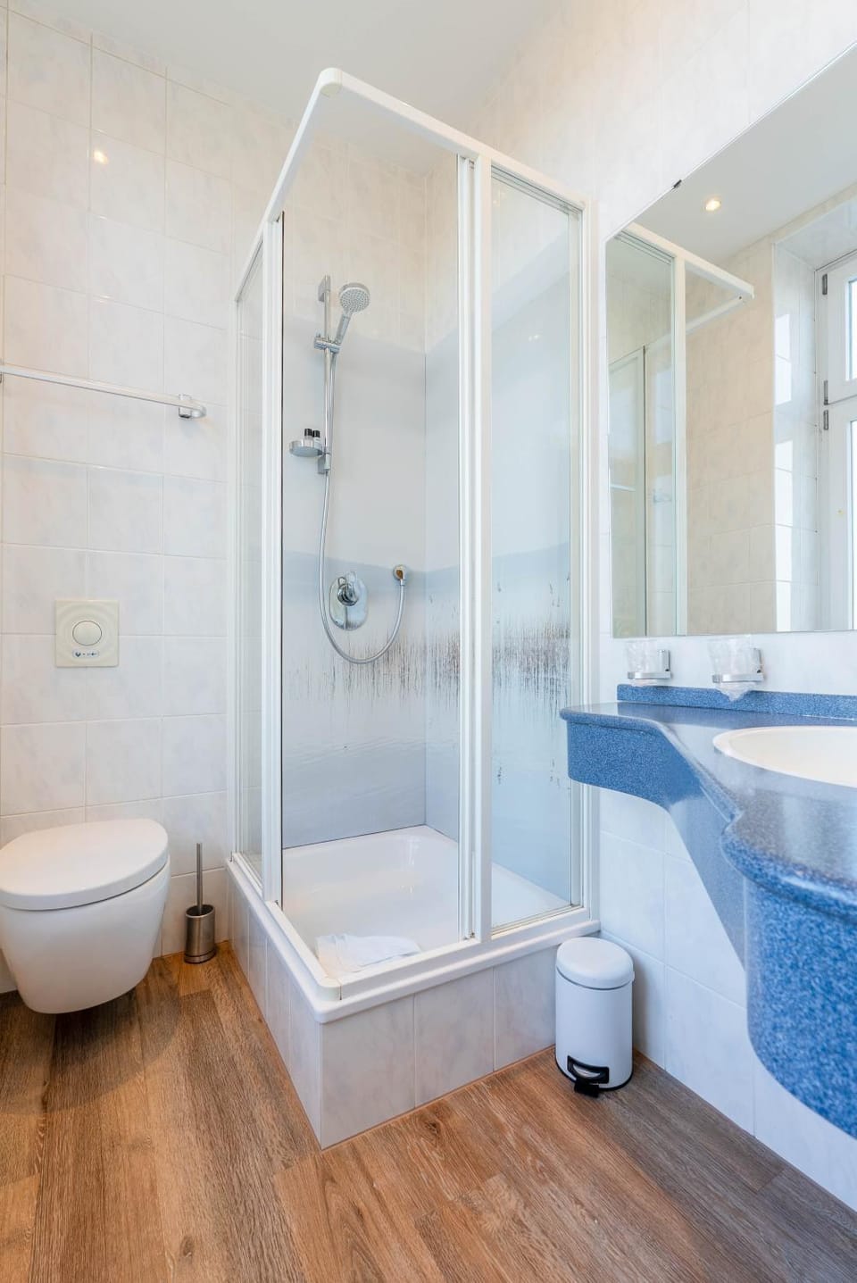 Bathroom, Photo of the whole room