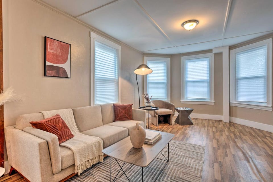 Cozy-Chic Attleboro Apt: 1 Mi to Dining & Zoo Apartment in North Attleborough