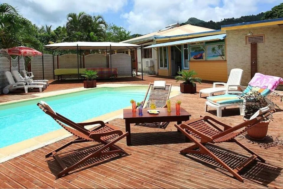 Swimming pool, sunbed