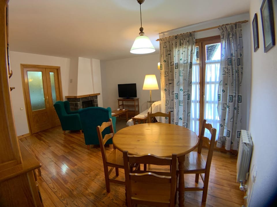 TV and multimedia, Balcony/Terrace, Living room, Photo of the whole room, Dining area