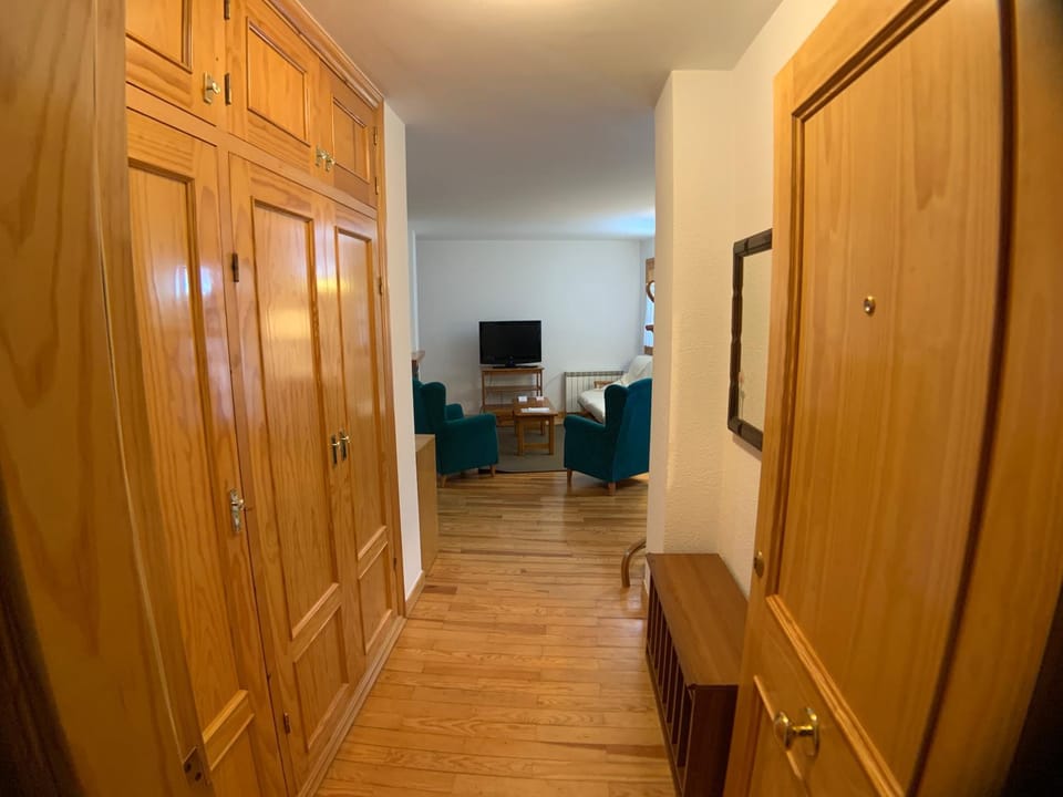 TV and multimedia, Living room, Lobby or reception