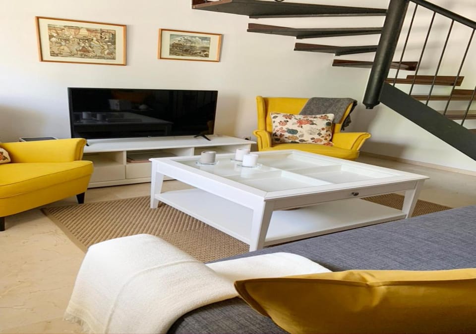 Communal lounge/ TV room
