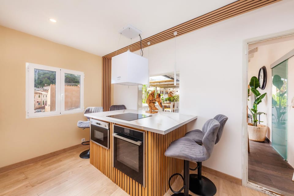 Property building, Kitchen or kitchenette, Living room
