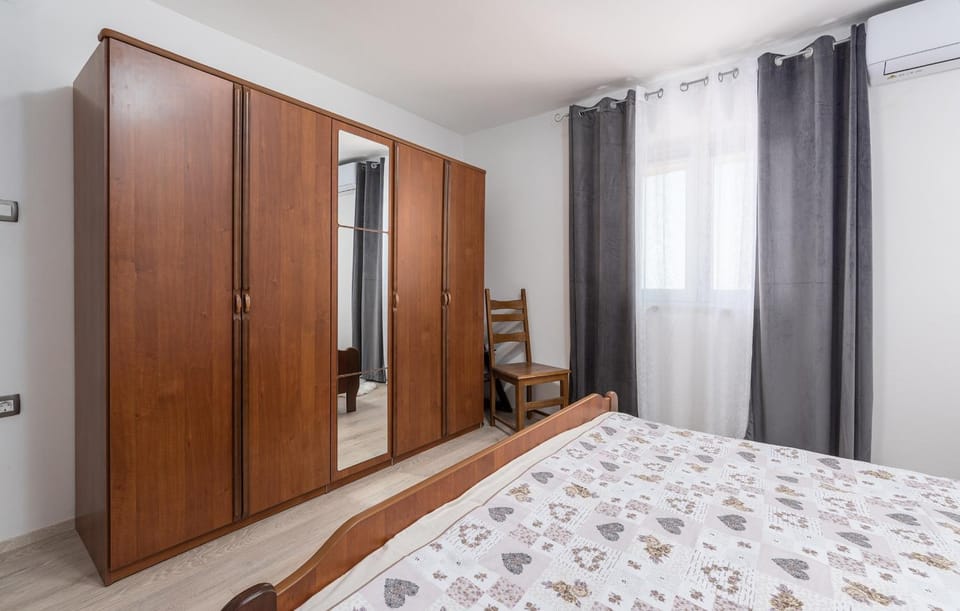 Bed, Photo of the whole room, Bedroom, wardrobe