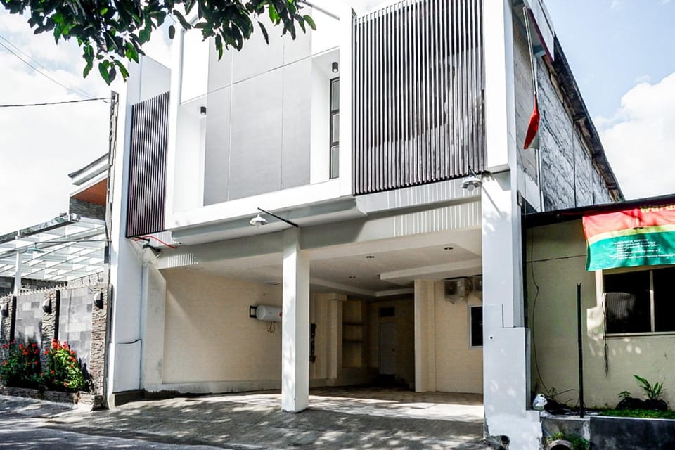 Facade/entrance