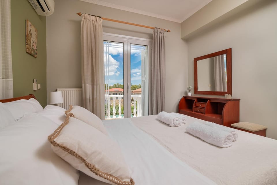 Bed, Photo of the whole room, Bedroom, towels, air conditioner