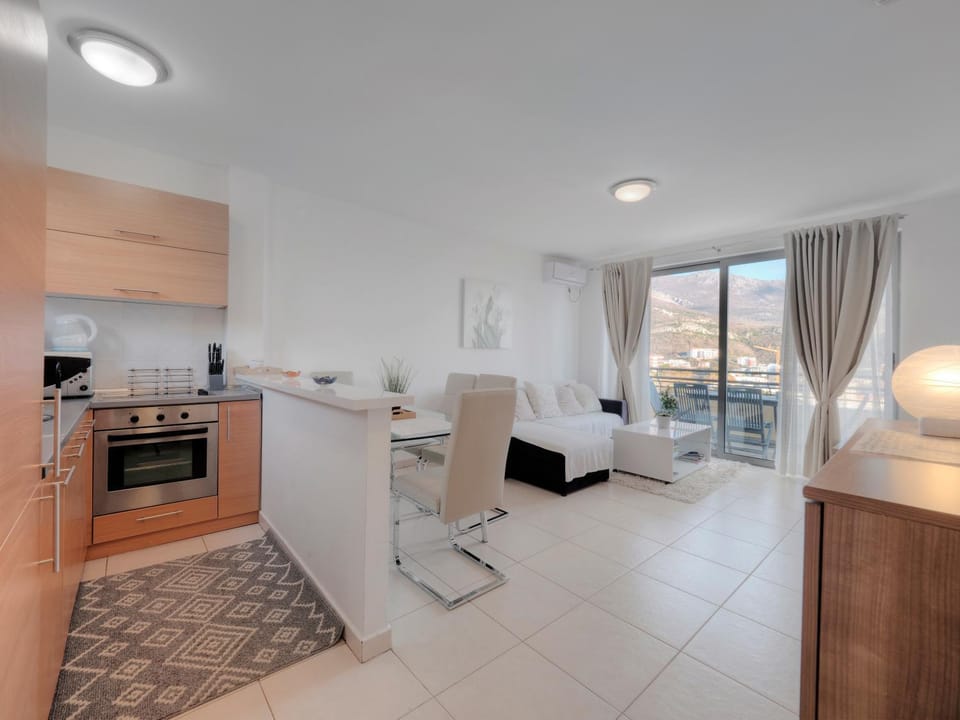 Kitchen or kitchenette, Communal kitchen