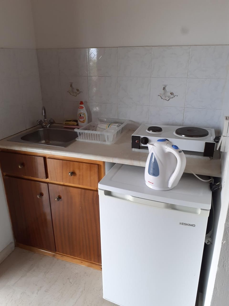 Coffee/tea facilities, Kitchen or kitchenette, stove