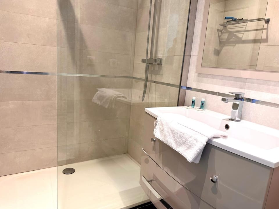 Shower, Bathroom