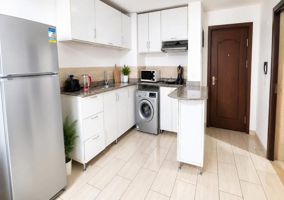 Coffee/tea facilities, Kitchen or kitchenette, oven, stove, toaster, washing machine
