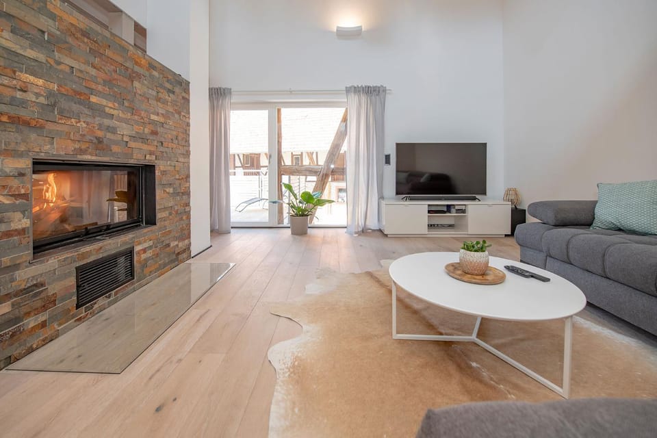 Communal lounge/ TV room, TV and multimedia, Living room