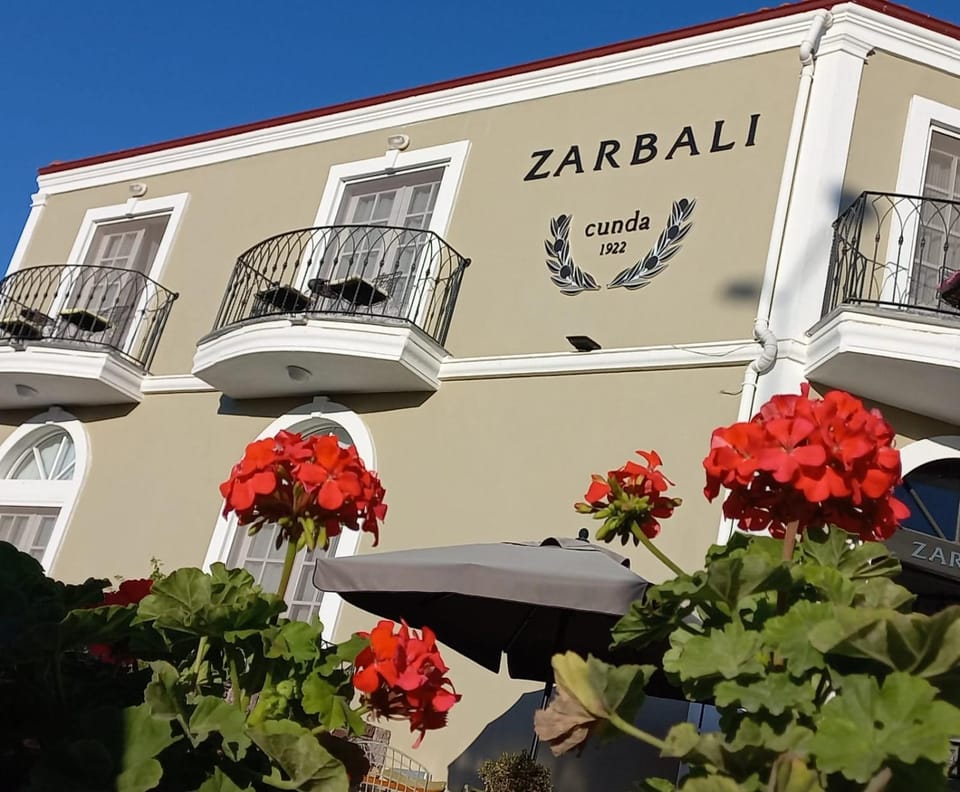Zarbalı Cunda Hotel in İzmir Province