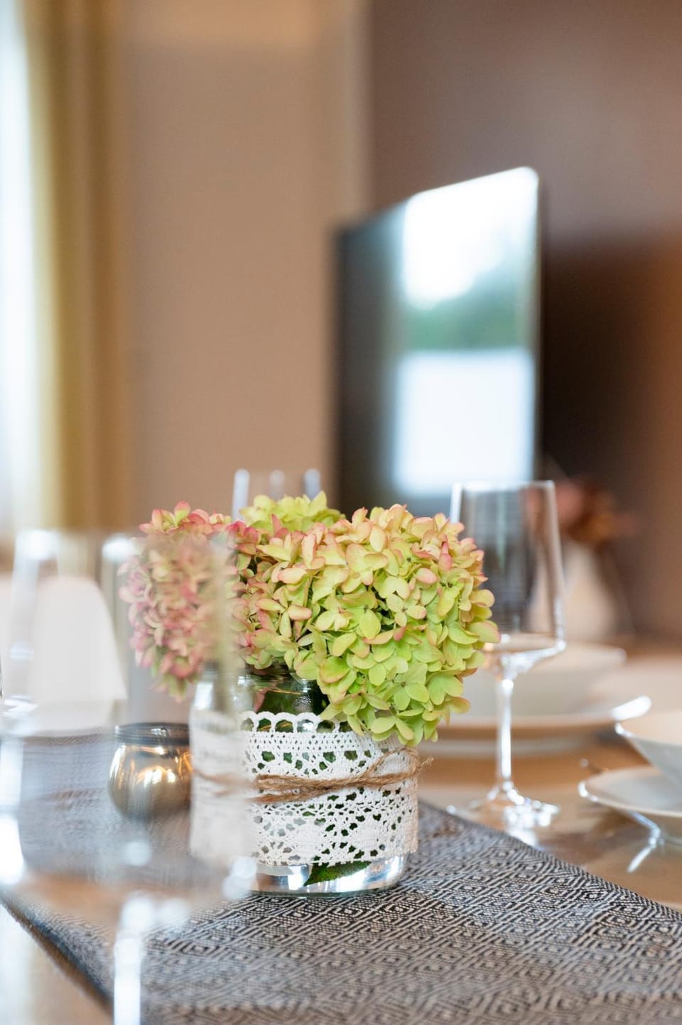 TV and multimedia, Food and drinks, Dining area, Food
