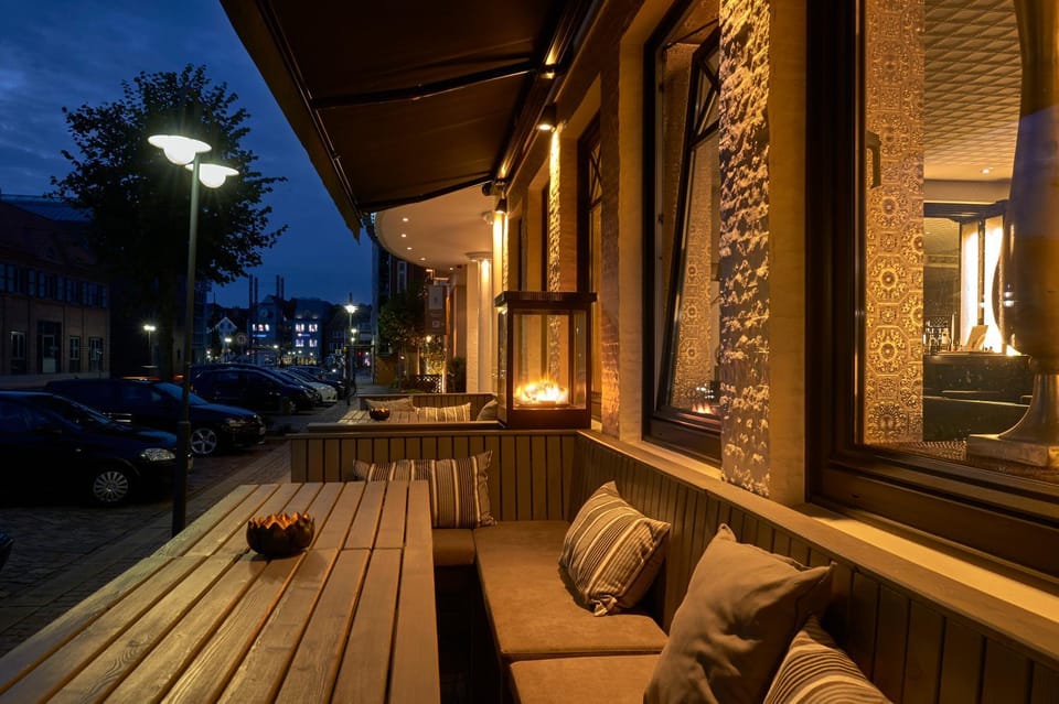 Facade/entrance, Lounge or bar