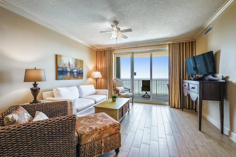 Twin Palms Resort #1404 by Book That Condo House in Long Beach