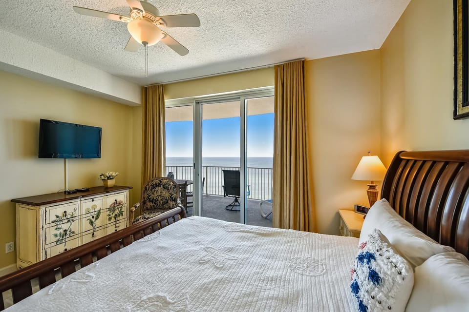 Twin Palms Resort #1404 by Book That Condo House in Long Beach