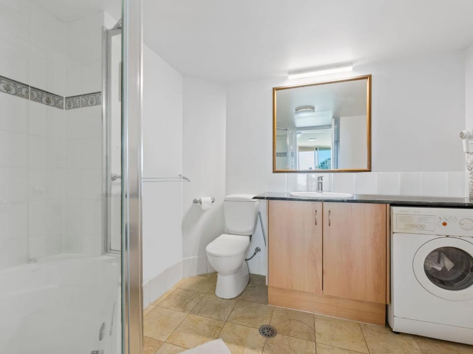 Shower, Toilet, Bathroom, washing machine