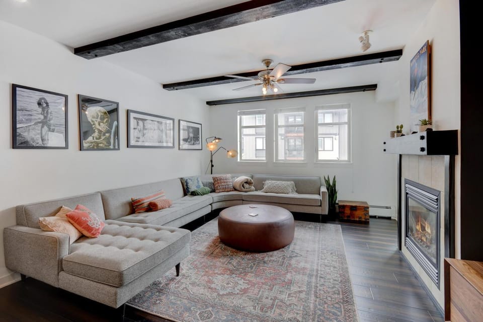 TV and multimedia, Living room, Seating area, fireplace, flat iron