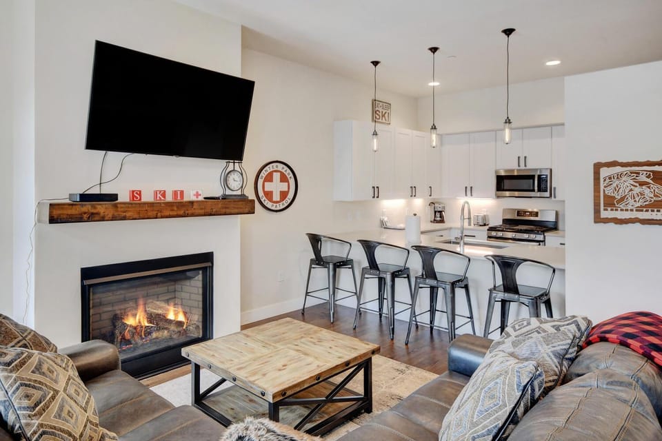 Kitchen or kitchenette, Living room