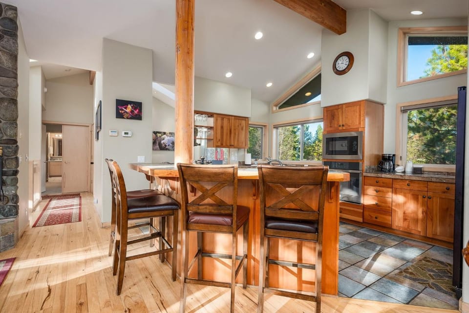3 Mulligan Hot Tub on Private Deck House in Sunriver