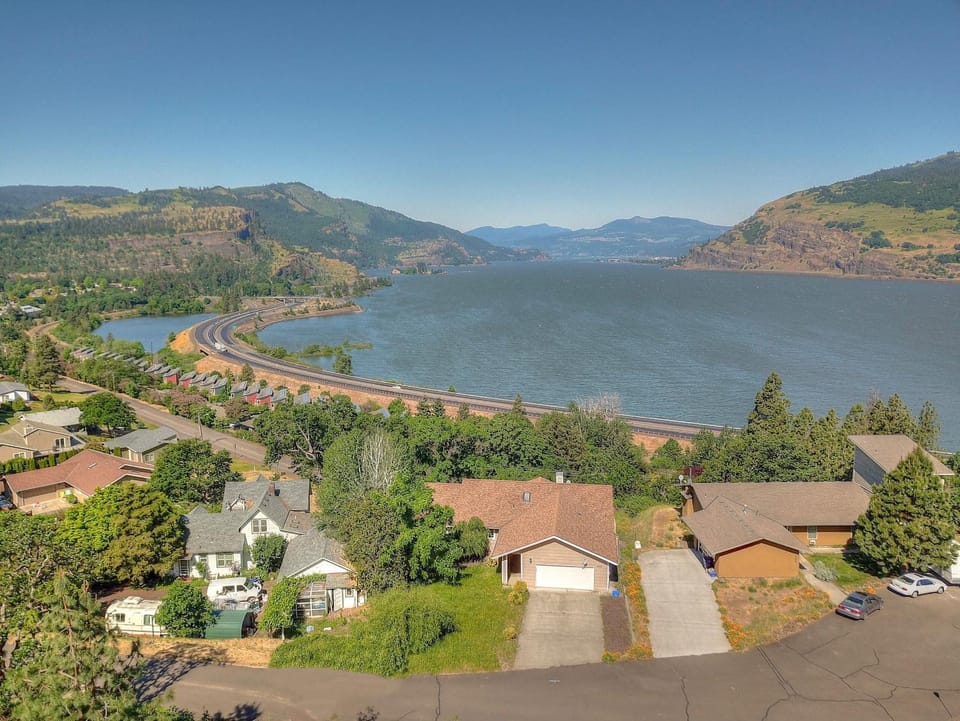 Amber Sunset home House in Mosier