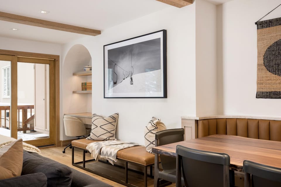 Seating area, Dining area