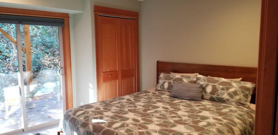 B2 Townhome with BBQ on the Deck House in Hood River